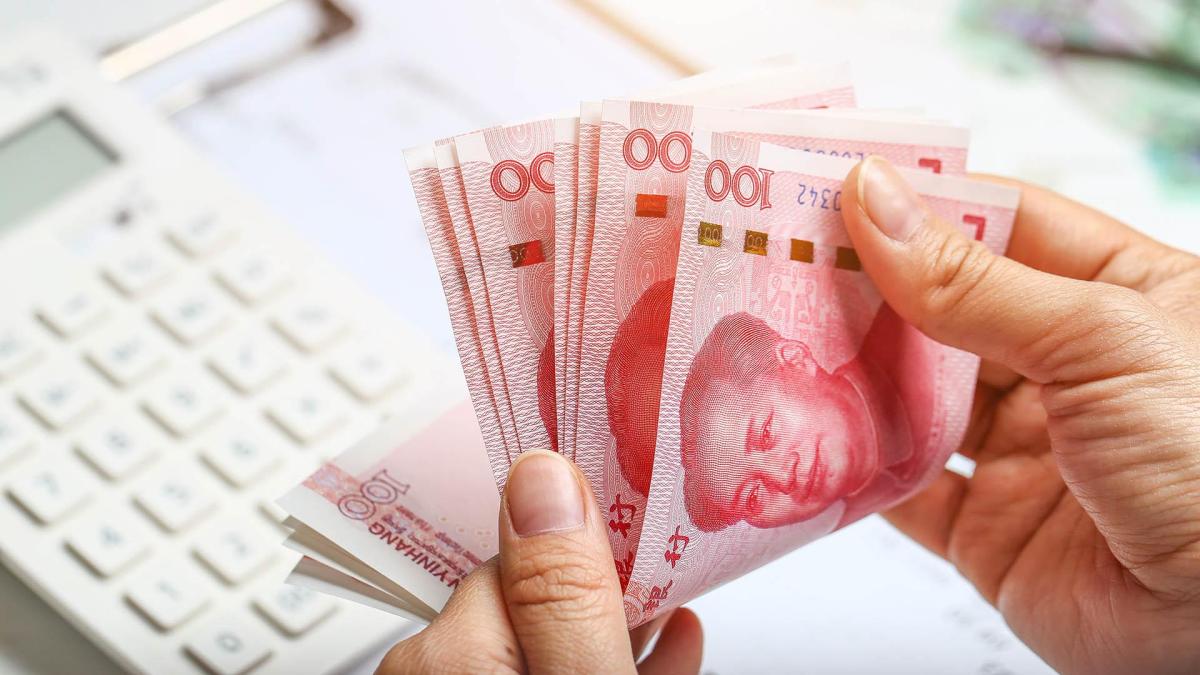 woman-hand-counting-money-rmb
